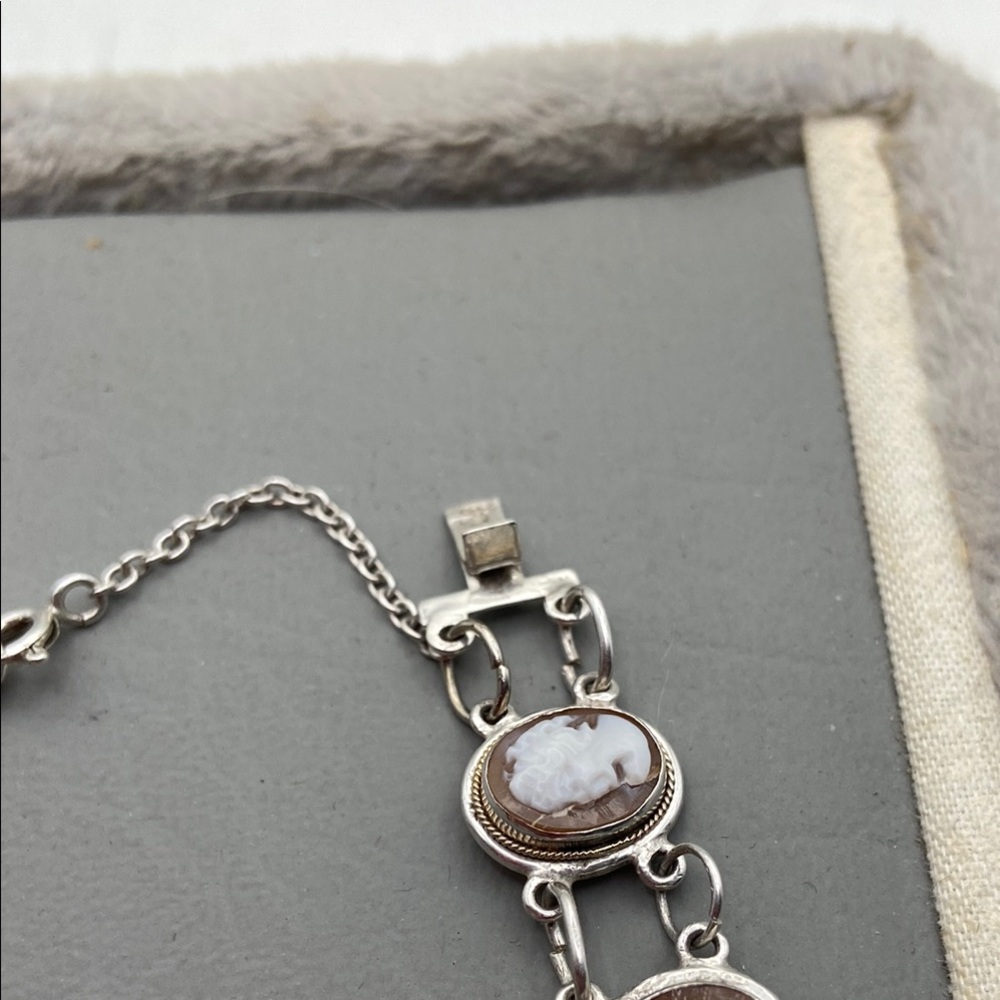 cameo station bracelet - Picture 3 of 4